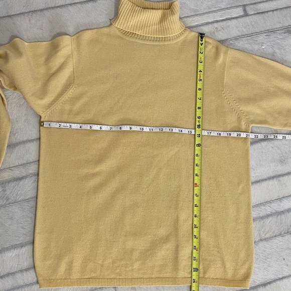 Vintage 80’s for Ogilvy Women's Butter Yellow Turtleneck Sweater Large - Picture 8 of 9